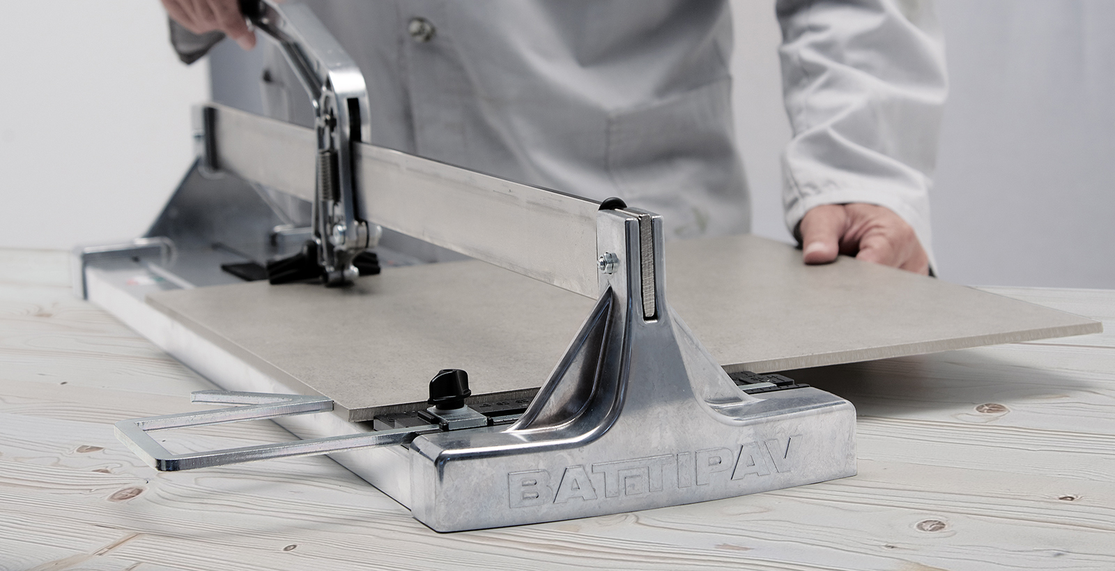 LEGGERA: tagliapiastrelle manuale innovativa, solida e leggera